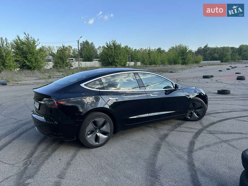 Седан Tesla Model 3 2018 в Киеве