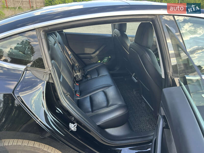 Седан Tesla Model 3 2018 в Киеве