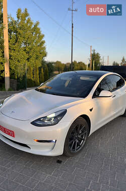 Седан Tesla Model 3 2021 в 