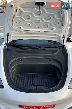 Седан Tesla Model 3 2021 в 