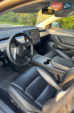 Седан Tesla Model 3 2021 в 