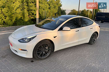 Седан Tesla Model 3 2021 в 