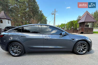 Седан Tesla Model 3 2023 в 