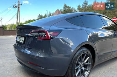 Седан Tesla Model 3 2023 в 