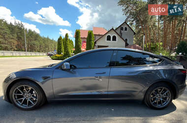 Седан Tesla Model 3 2023 в 