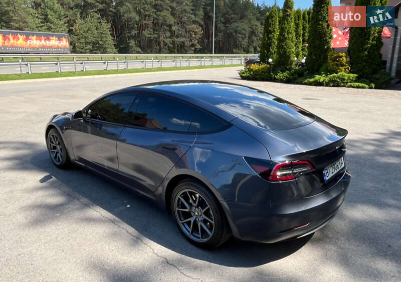 Седан Tesla Model 3 2023 в Полтаві