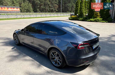 Седан Tesla Model 3 2023 в 