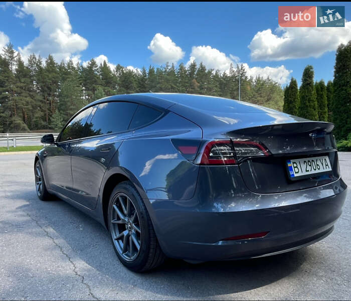 Седан Tesla Model 3 2023 в Полтаві