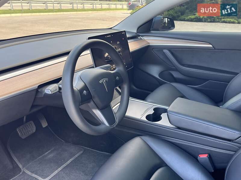 Седан Tesla Model 3 2023 в Полтаві