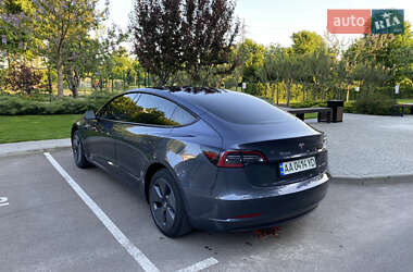 Седан Tesla Model 3 2022 в 