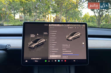 Седан Tesla Model 3 2022 в 