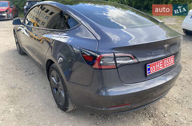 Седан Tesla Model 3 2021 в 