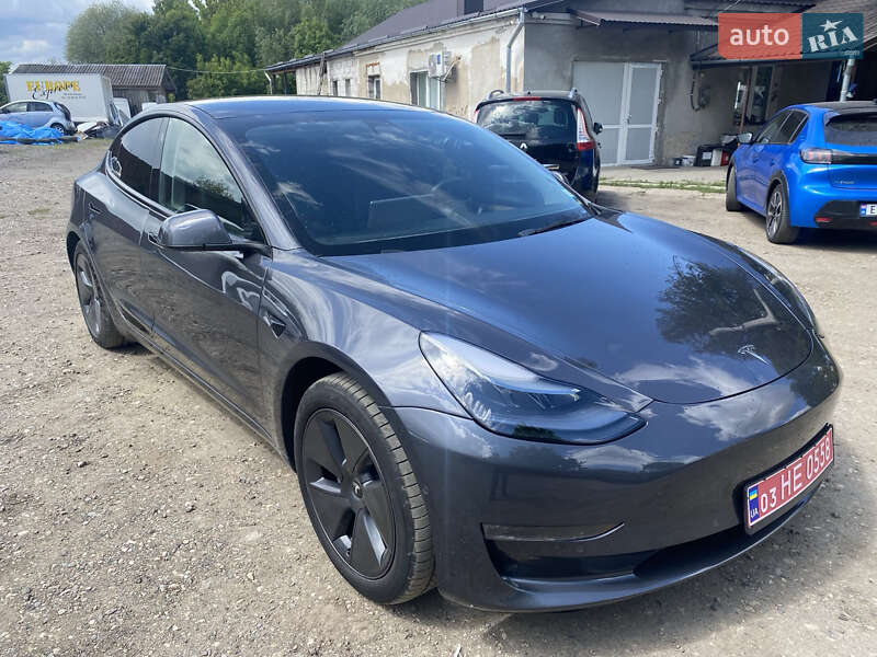 Седан Tesla Model 3 2021 в 