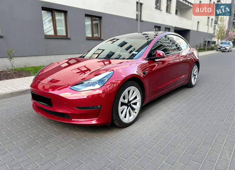 Седан Tesla Model 3 2021 в 