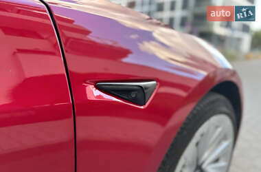 Седан Tesla Model 3 2021 в 