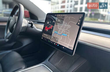 Седан Tesla Model 3 2021 в 