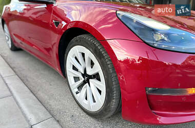 Седан Tesla Model 3 2021 в 