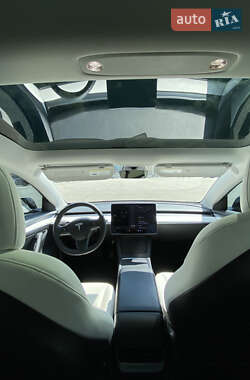 Седан Tesla Model 3 2021 в 