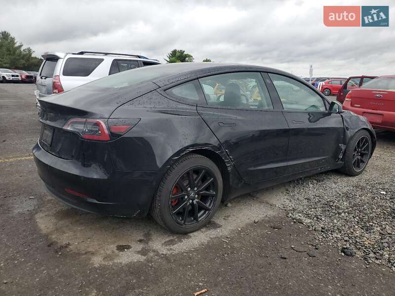 Седан Tesla Model 3 2020 в Львове