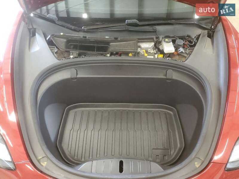 Седан Tesla Model 3 2019 в Львове
