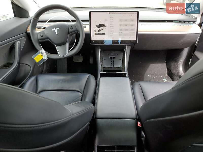 Седан Tesla Model 3 2019 в Львове