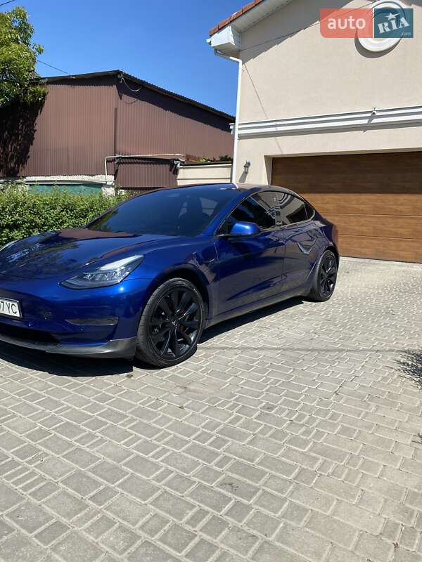Седан Tesla Model 3 2018 в Одесі