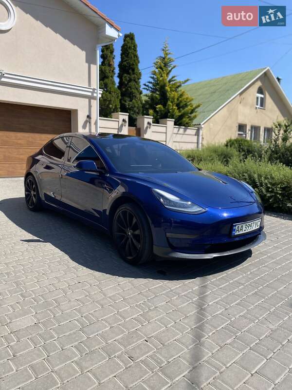 Седан Tesla Model 3 2018 в Одесі