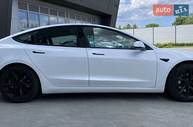 Седан Tesla Model 3 2021 в Киеве