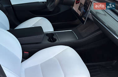 Седан Tesla Model 3 2020 в 