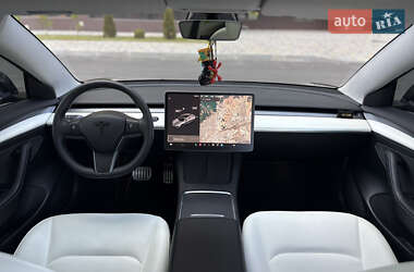 Седан Tesla Model 3 2022 в 