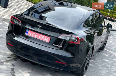 Седан Tesla Model 3 2021 в 