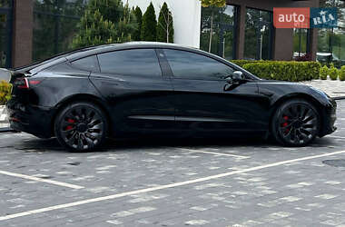 Седан Tesla Model 3 2021 в 