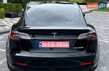 Седан Tesla Model 3 2021 в 