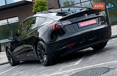 Седан Tesla Model 3 2021 в 