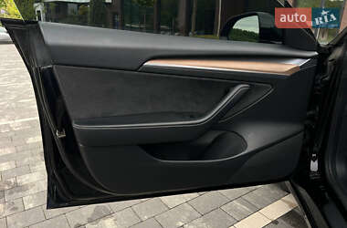 Седан Tesla Model 3 2021 в 