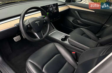 Седан Tesla Model 3 2021 в 