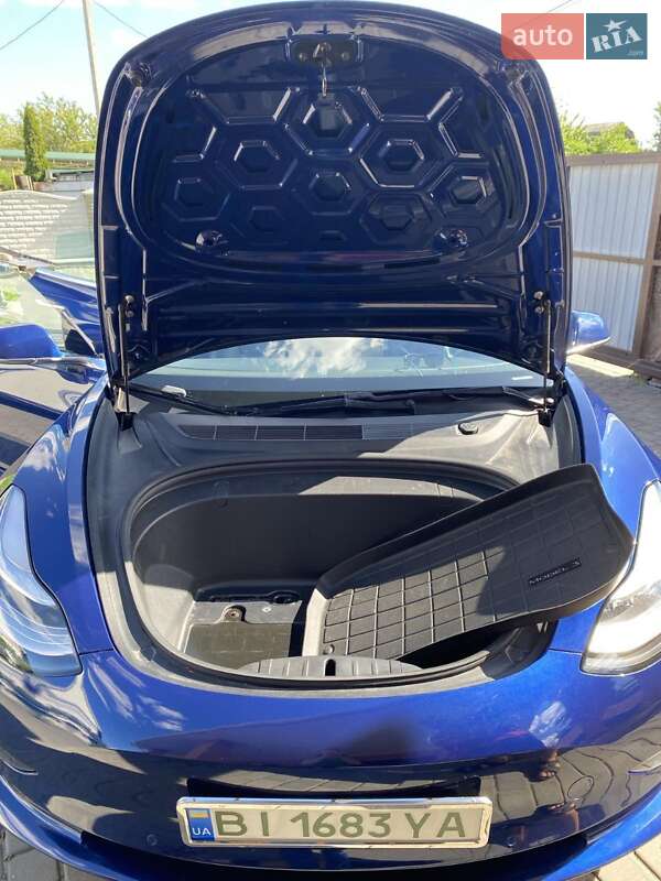 Седан Tesla Model 3 2019 в Кременчуге