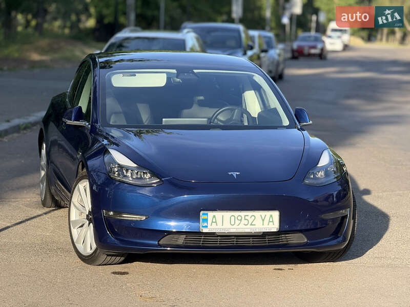 Седан Tesla Model 3 2019 в Киеве