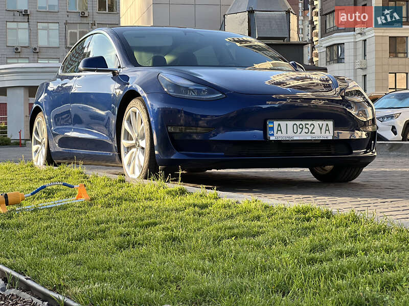 Седан Tesla Model 3 2019 в Киеве