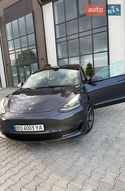 Седан Tesla Model 3 2022 в 
