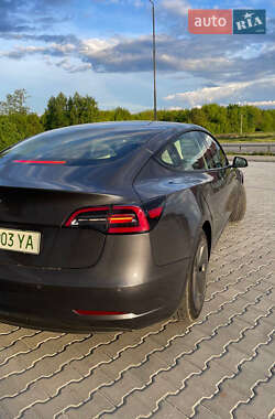 Седан Tesla Model 3 2022 в 