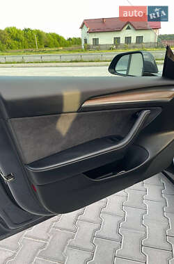 Седан Tesla Model 3 2022 в 
