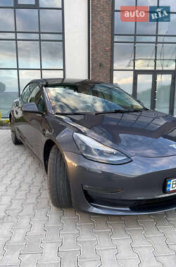 Седан Tesla Model 3 2022 в 