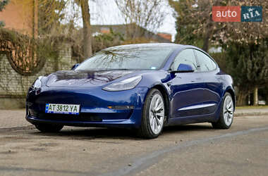 Седан Tesla Model 3 2022 в 