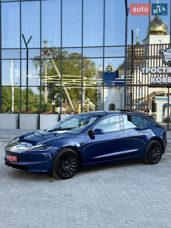 Седан Tesla Model 3 2024 в 