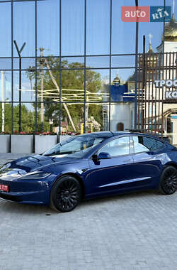 Седан Tesla Model 3 2024 в 