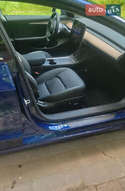 Седан Tesla Model 3 2023 в 