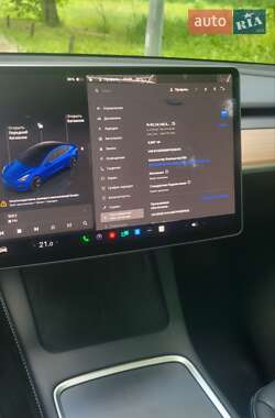 Седан Tesla Model 3 2023 в 