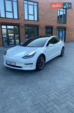 Седан Tesla Model 3 2020 в 