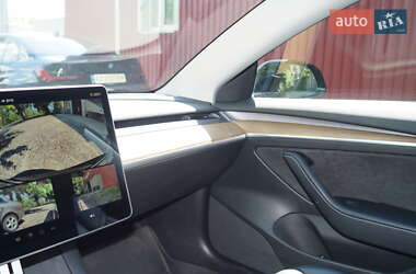 Седан Tesla Model 3 2022 в 